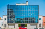 Office for rent at Calle Enrique Jardiel Poncela, 4, Chamartín, Madrid, 28016 with car, building, tire, wheel, daytime, sky, vehicle, window, condominium and urban design around