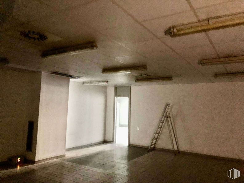 Retail for sale at Calle Cincel, 6, Rivas-Vaciamadrid, Madrid, 28529 with ladder, fixture, flooring, floor, building, line, tints and shades, ceiling, hall and wood around