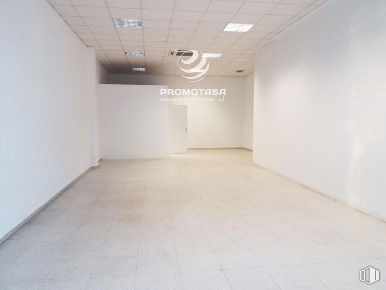 Industrial for rent at Zona industrial, Arganda del Rey, Madrid, 28500 with light fixture, lighting, flooring, floor, ceiling, composite material, tile flooring, concrete, tile and cleanliness around