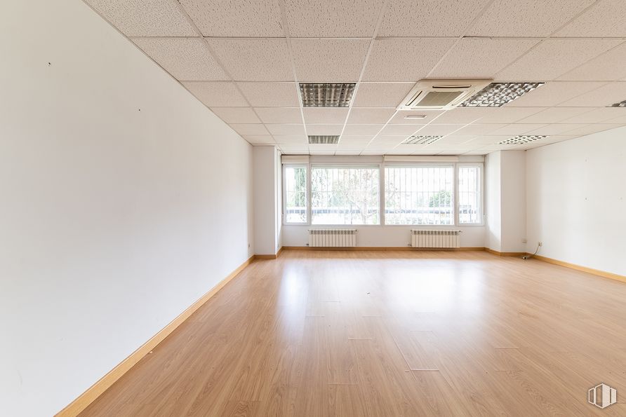 Oficina en venta en Calle Maestro Ángel Llorca, Chamberí, Madrid, 28003 con ventana, edificio, accesorio, madera, pasillo, pavimentos, madera, sombra, techo y casa alrededor