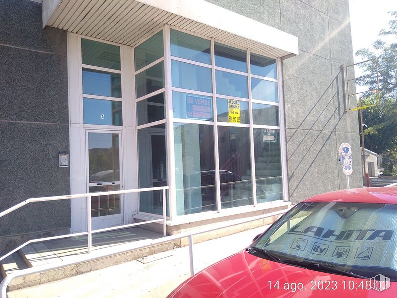 Oficina en venta en Avenida Marconi, Villaverde, Madrid, 28041 con coche, ventana, propiedad, vehículo, vehículo de motor, iluminación del automóvil, exterior del automóvil, edificio, puerta y puerta del vehículo alrededor