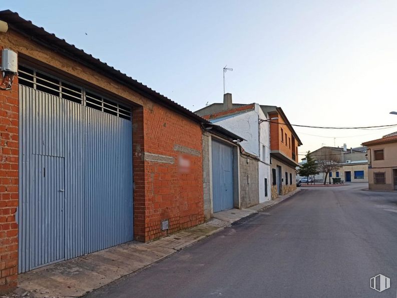 Land for sale at Calle Montoya, Las Pedroñeras, Cuenca, 16660 with house, door, sky, wood, road surface, window, fixture, asphalt, building and residential area around