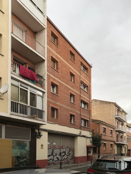 Retail for sale at Calle Marqués de Santillana , 7, Guadalajara, 19002 with car, building, property, window, sky, vehicle, condominium, urban design, cloud and neighbourhood around