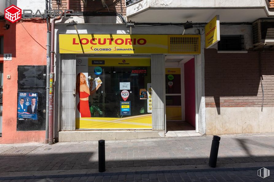 Local en venta en Calle San Raimundo, Tetuán, Madrid, 28039 con persona, ropa, accesorio, puerta, fachada, edificio, gas, ciudad, fuente y calle alrededor