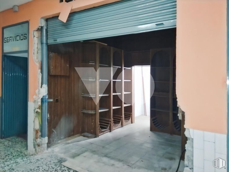 Retail for sale at Calle Concejo, Galapagar, Madrid, 28260 with wood, flooring, floor, composite material, door, wood stain, concrete, building material, plywood and hardwood around