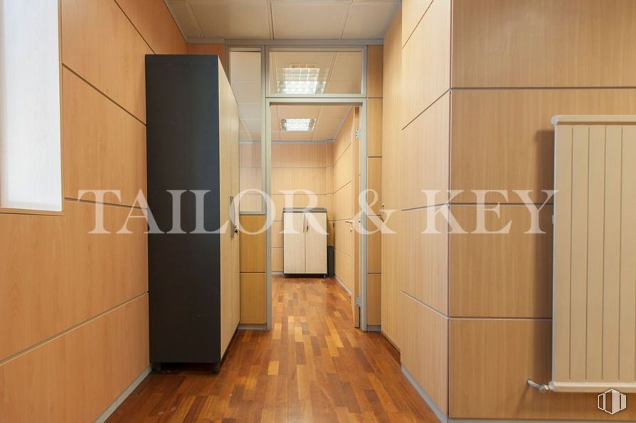 Oficina en venta en Paseo Castellana, Chamartín, Madrid, 28046 con edificio, accesorio, madera, suelos, suelo, pared, madera dura, hall, rectángulo y tinte para madera alrededor