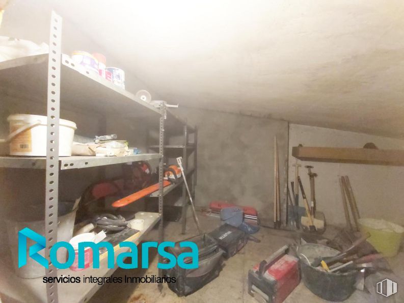 Industrial for sale at Calle Doctor Jesús Galán, Ávila, 05003 with shoe, luggage & bags, packaged goods, wood, floor, wall, flooring, bed frame, bed and ladder around