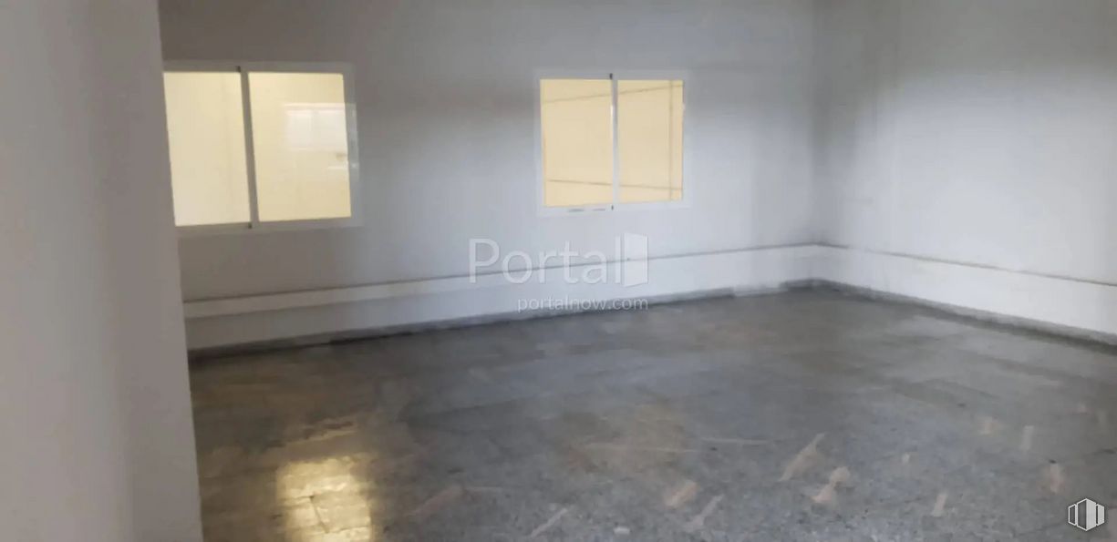 Industrial for sale at Calle Isaac Peral, Valdemoro, Madrid, 28341 with lighting, window, wood, building, floor, flooring, rectangle, hall, wall and fixture around