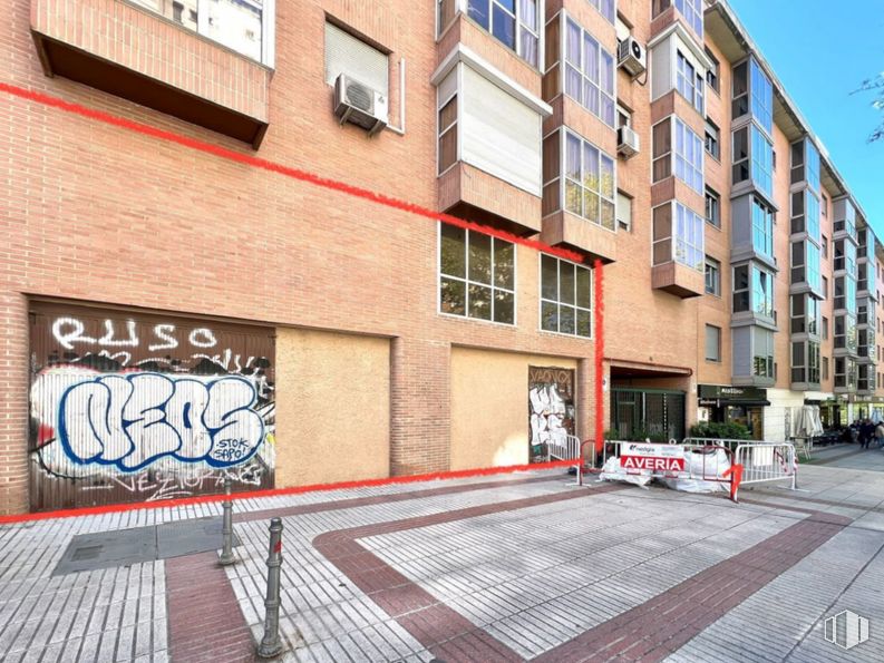 Local en venta en Calle Almansa, 91, Moncloa - Aravaca, Madrid, 28040 con ventana, edificio, durante el día, propiedad, diseño urbano, superficie de la carretera, barrio, casa, acera y zona residencial alrededor