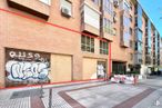 Retail for sale at Calle Almansa, 91, Moncloa - Aravaca, Madrid, 28040 with window, building, daytime, property, urban design, road surface, neighbourhood, house, sidewalk and residential area around