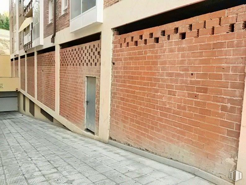 Retail for sale & for rent at Calle Agustín Rodríguez Sahagún, Ávila, 05003 with window, door, property, wood, brickwork, brick, orange, road surface, building and building material around