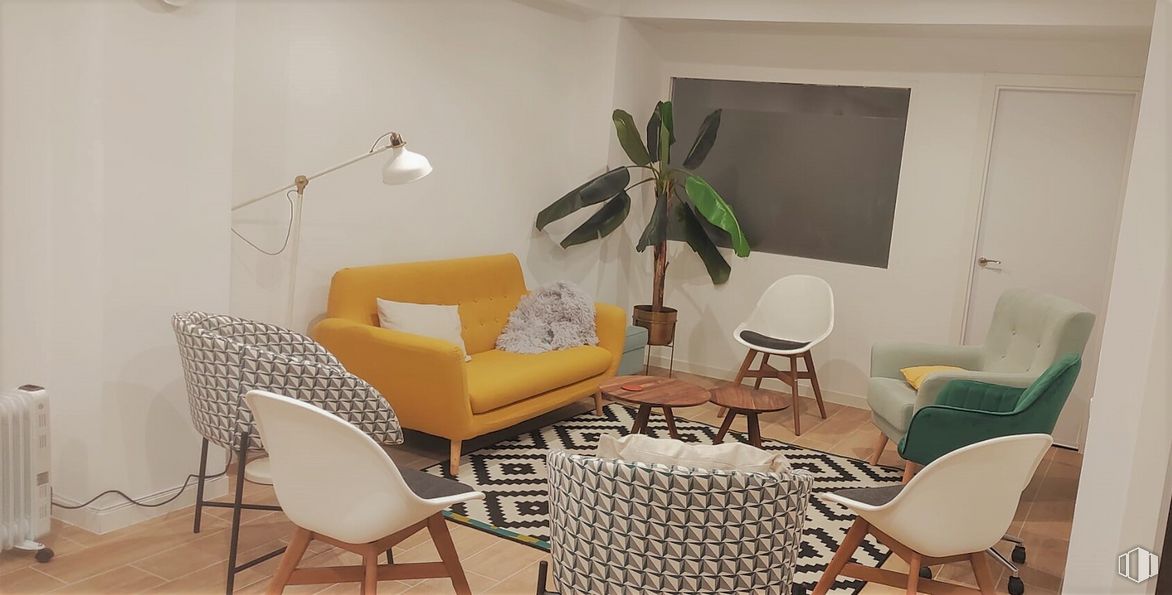 Oficina en alquiler en Calle Canarias, 4, Arganzuela, Madrid, 28045 con silla, alumbrado, planta de interior, mueble, propiedad, edificio, comodidad, diseño de interiores, piso y pavimentos alrededor