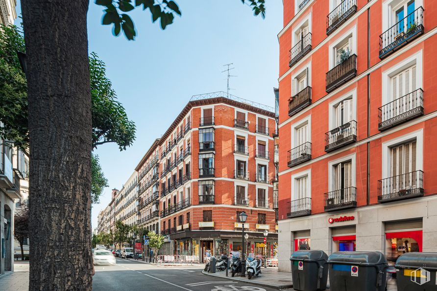 Oficina en alquiler en Glorieta Bilbao, Centro, Madrid, 28004 con edificio, ventana, contenedor de basura, cielo, árbol, infraestructura, superficie de la carretera, diseño urbano, arquitectura y vía pública alrededor