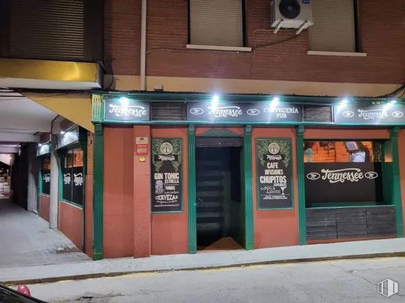 Local en venta en Calle Pedro Faura, 23, Pinto, Madrid, 28320 con ventana, edificio, accesorio, puerta, fachada, gas, ciudad, señalización, fuente y calle alrededor