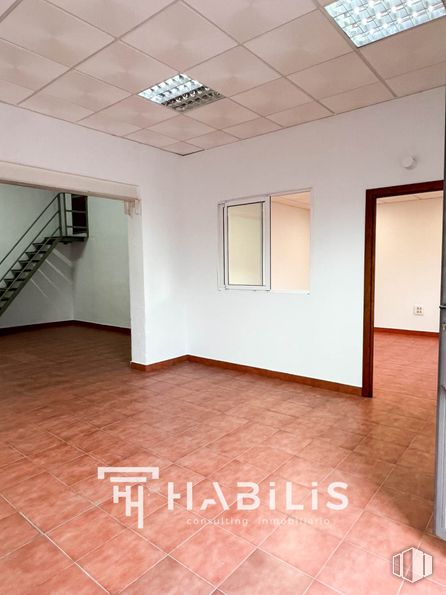 Office for rent at Calle Ventalamar, Toledo, 45007 with flooring, floor, interior design, door, ceiling, tile flooring, hall, wood flooring, wood stain and hardwood around