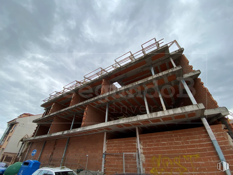 Suelo en venta en Zona Centro, Casarrubios del Monte, Toledo, 45950 con edificio, cielo, nube, neumático, madera, material compuesto, vehículo, rueda, fachada y diseño urbano alrededor