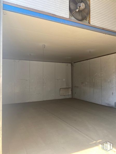 Industrial for rent at Zona carretera Marañosa, Pinto, Madrid, 28320 with mechanical fan, floor, flooring, composite material, ceiling, building material and plywood around