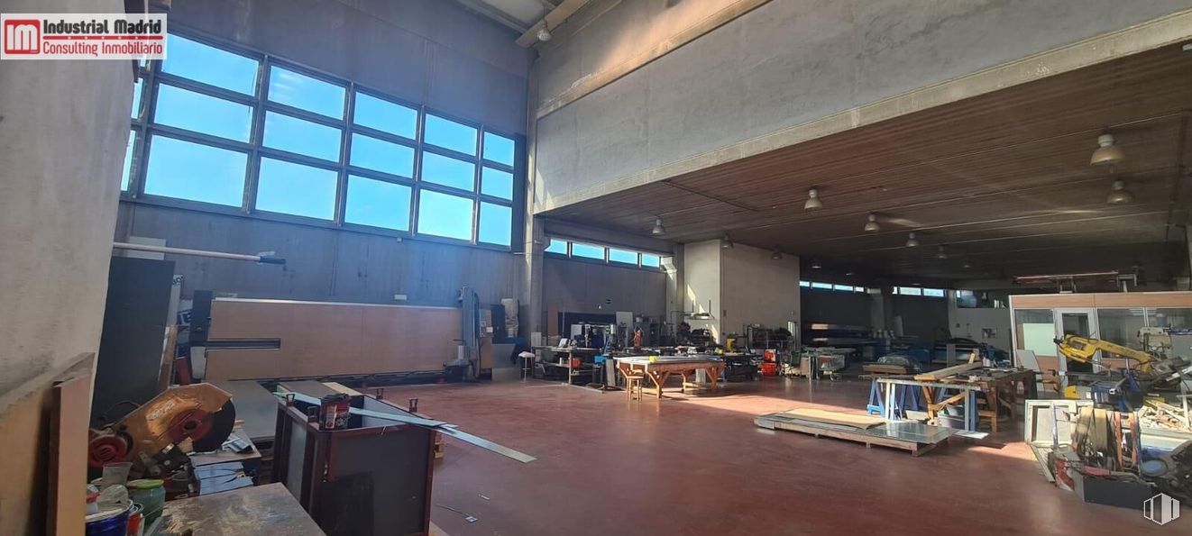 Industrial for sale at Calle Molineros, Arroyomolinos, Madrid, 28939 with ceiling, flooring, floor, lighting, interior design, composite material, hall, engineering, design and light fixture around