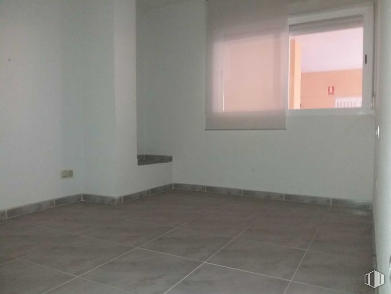 Local en venta en Calle Magallanes, San Martín de la Vega, Madrid, 28330 con ventana, propiedad, accesorio, madera, diseño de interiores, suelo, suelo de baldosas, edificio, material compuesto y sombra alrededor