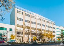 Office for rent at Calle Méndez Álvaro, 9 , Arganzuela, Madrid, 28045 with building, sky, daytime, plant, window, tower block, urban design, tree, condominium and neighbourhood around