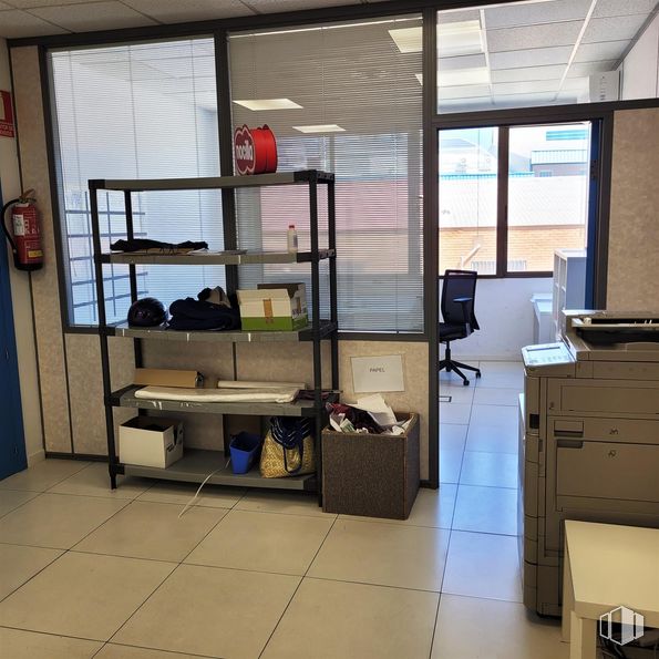 Oficina en venta en Calle Granja, 86, Alcobendas, Madrid, 28108 con mueble, ventana, interiorismo, estantería, suelo, suelos, accesorio, madera, edificio y mesa alrededor