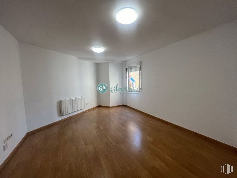 Office for rent at Avenida Acueducto, Segovia, 40001 with light fixture, lighting, building, wood, flooring, hall, floor, wood stain, paint and laminate flooring around