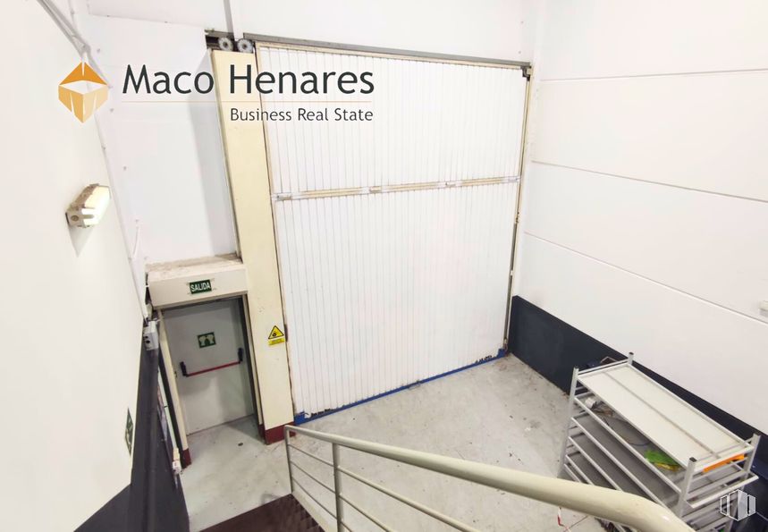 Industrial for rent at Zona industrial Inbisa, Alcalá de Henares, Madrid, 28802 with flooring, floor, ceiling, stairs, aluminium, steel, cleanliness and tile flooring around