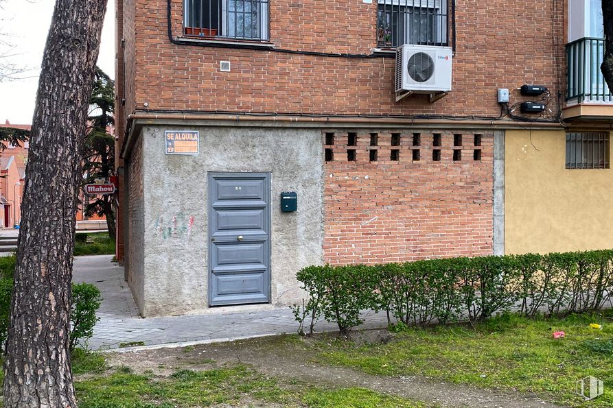 Local en venta en Ronda Sur, 109, Puente de Vallecas, Madrid, 28053 con ventana, puerta, planta, propiedad, edificio, madera, albañilería, ladrillo, barrio y hierba alrededor