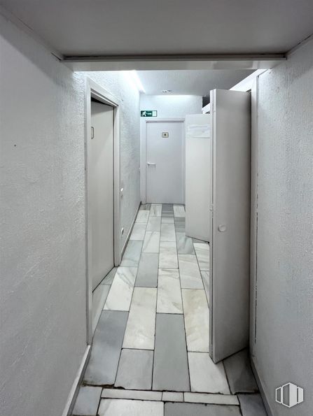 Oficina en venta en Calle José Abascal, Chamberí, Madrid, 28003 con accesorio, edificio, suelo, material compuesto, suelos, puerta, vidrio, simetría, espacio y techo alrededor