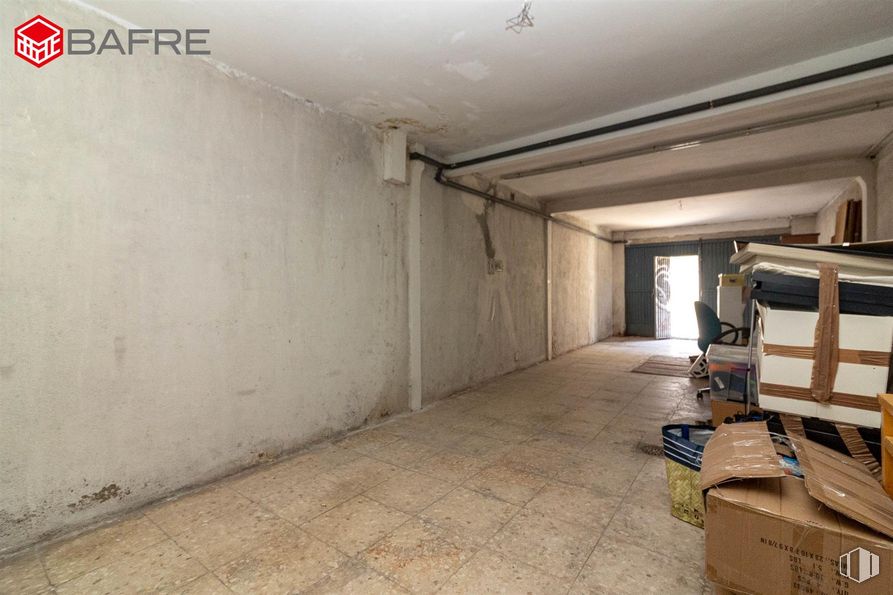 Industrial for sale at Calle Ocaña, La Latina, Madrid, 28047 with shipping box, building, flooring, floor, hall, wood, ceiling, house, hardwood and fixture around