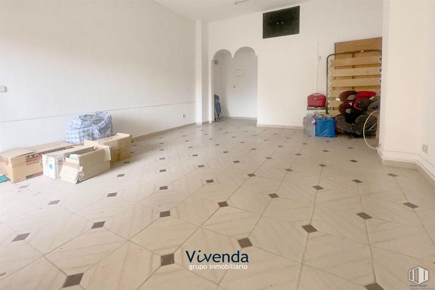 Local en alquiler en Calle Azorín, Móstoles, Madrid, 28935 con accesorio, madera, suelos, interiorismo, suelo, madera dura, puerta, pintura, suelo laminado y suelo de baldosas alrededor