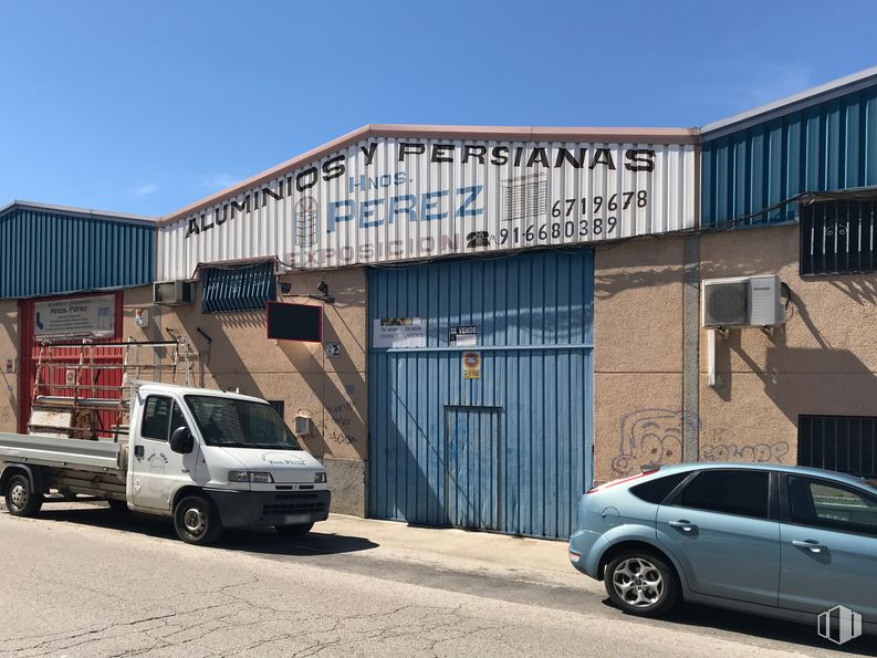 Nave en venta en Calle Aragón, 24, Mejorada del Campo, Madrid, 28840 con neumático, camión, coche, rueda, luz de estacionamiento automotriz, vehículo terrestre, cielo, vehículo, propiedad y vehículo de motor alrededor