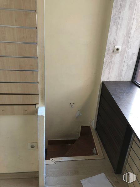 Local en alquiler en Barrio del Pilar, Fuencarral - El Pardo, Madrid, 28029 con accesorio, madera, escaleras, piso, pavimentos, puerta, madera, edificio, material compuesto y madera contrachapada alrededor