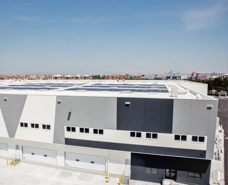 Industrial for rent at PAL M-40 , Villaverde, Madrid, 28041 with sky, building, window, vehicle, naval architecture, house, plant, urban design, facade and city around