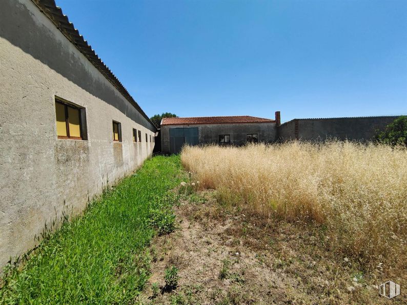 Land for sale at Zona urbana, Aldea Real, Segovia, 40292 with window, house, sky, plant, building, tree, natural landscape, land lot, grass and landscape around