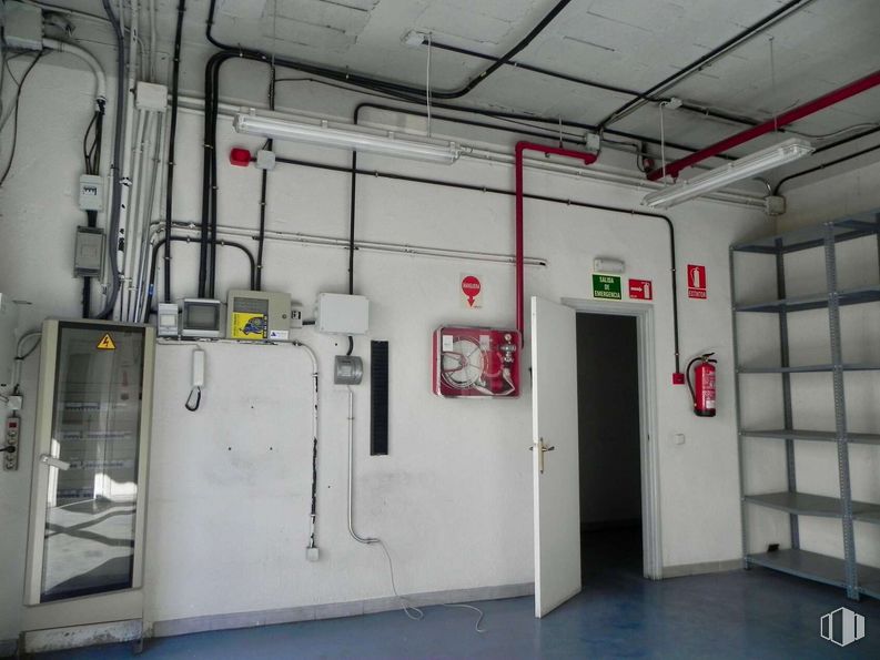 Oficina en venta en Edificio Auge III, Calle María Tubau, 4, Fuencarral - El Pardo, Madrid, 28050 con edificio, accesorio, electricidad, cableado eléctrico, gas, mediante, fachada, máquina, suministro eléctrico y metal alrededor