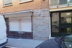 Retail for sale at Calle Risco de Peloche, Puente de Vallecas, Madrid, 28038 with car, window, van, property, vehicle, building, automotive lighting, motor vehicle, automotive exterior and architecture around