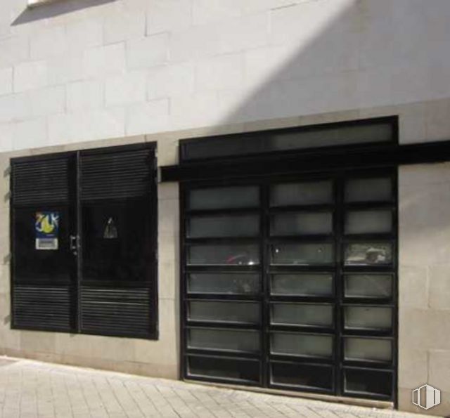 Local en venta en Calle Galileo, Chamberí, Madrid, 28015 con mueble, accesorio, puerta, madera, material compuesto, fachada, sombra, rectángulo, hormigón y vidrio alrededor