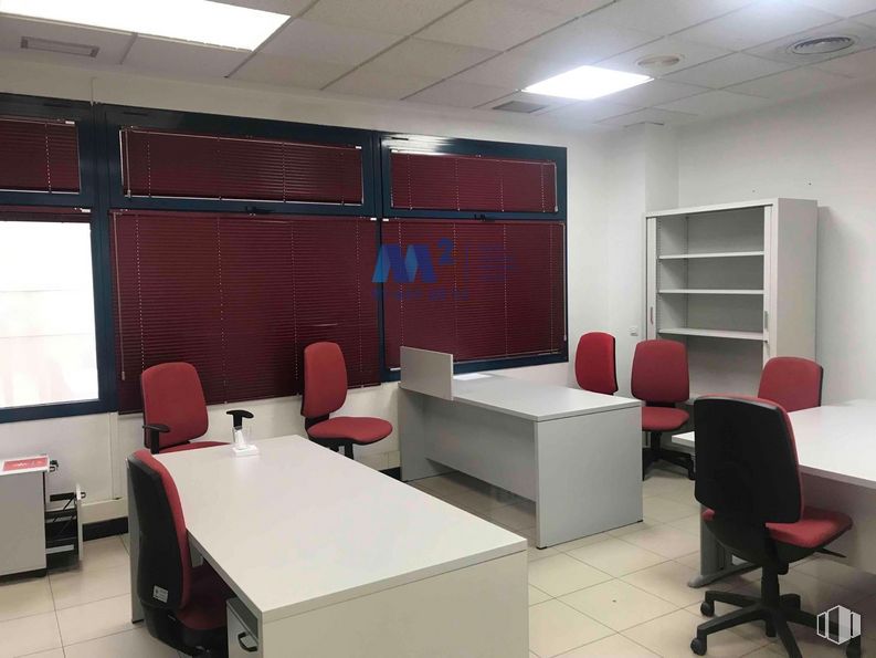 Oficina en alquiler en Zona empresarial Alcobendas, Alcobendas, Madrid, 28100 con silla, mesa, mueble, edificio, silla de oficina, pared, pavimentos, comodidad, techo y sala de estar alrededor