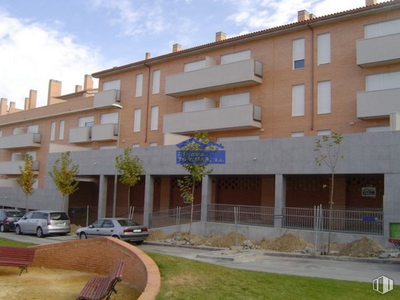 Local en alquiler y venta en Avenida Dehesa, Navalcarnero, Madrid, 28600 con coche, edificio, mueble, nube, planta, propiedad, ventana, cielo, rueda y diseño urbano alrededor