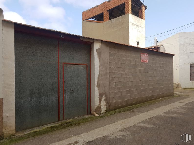 Land for sale at Centro urbano, Corral de Almaguer, Toledo, 45880 with door, building, wall, architecture, brickwork, composite material, concrete, slope, brick and building material around