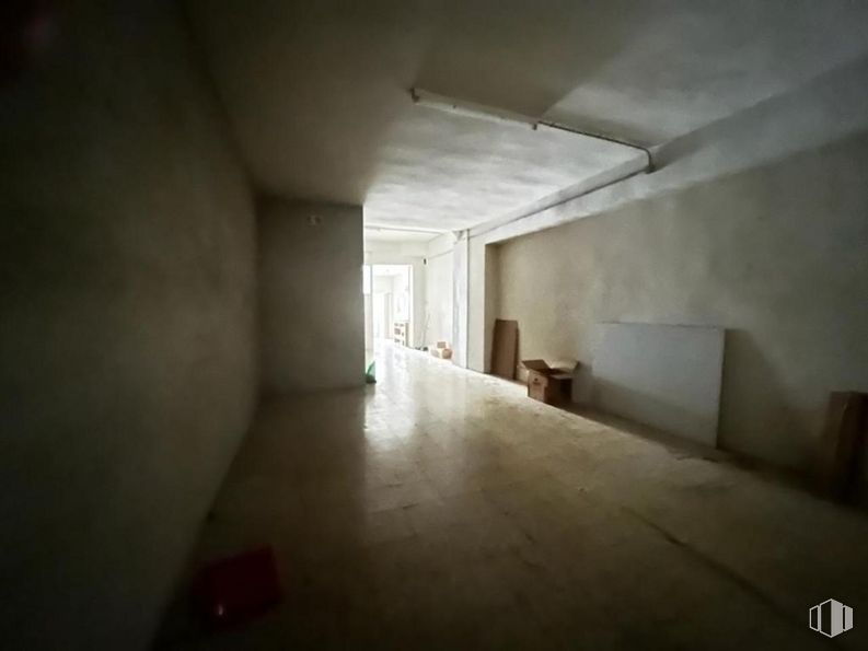 Retail for sale & for rent at Calle Princesa Zaida, Cuenca, 16002 with fixture, wood, floor, flooring, tints and shades, flash photography, house, space, concrete and ceiling around