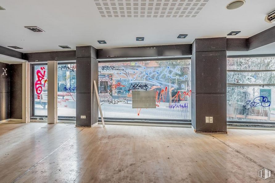 Local en alquiler y venta en Calle Moraleja, Alcorcón, Madrid, 28921 con interiorismo, hall, arte, pintura, suelos, suelo, edificio, ciudad, madera y sombra alrededor