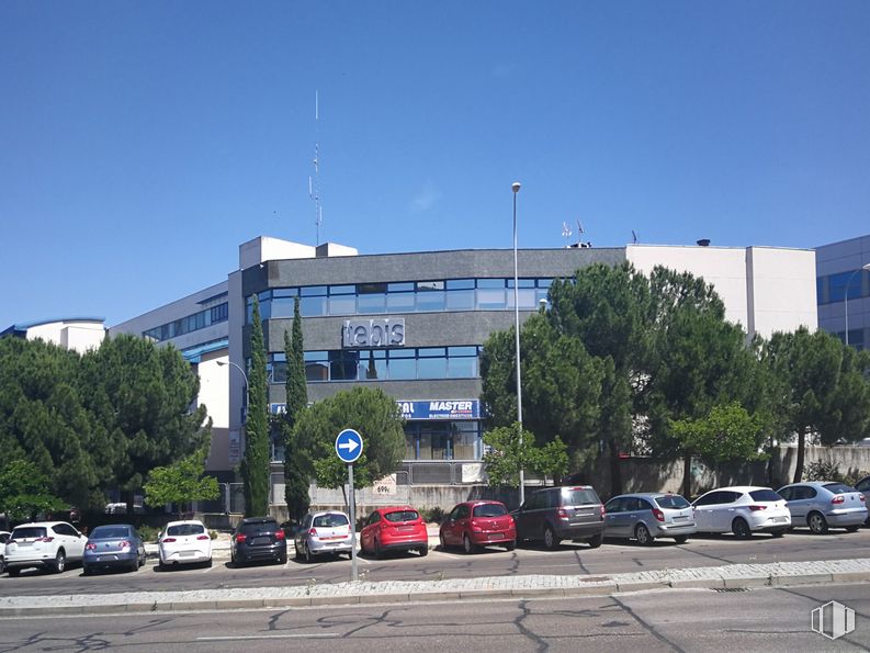 Oficina en venta en Avenida Severo Ochoa, 36, Alcobendas, Madrid, 28100 con coche, estadio, vehículo terrestre, rueda, cielo, vehículo, neumático, luz de la calle, infraestructura, árbol y edificio alrededor