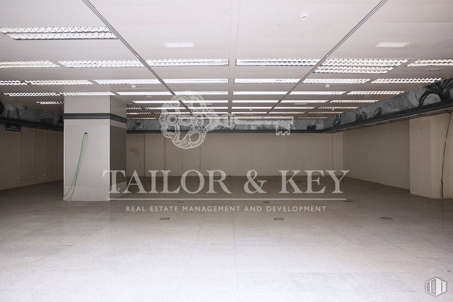 Retail for rent at Zona Arroyo Fresno, Fuencarral - El Pardo, Madrid, 28035 with flooring, floor, automotive design, font, ceiling, space, building, event, glass and art around