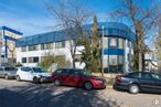 Office for sale at Calle Almazara, Tres Cantos, Madrid, 28760 with car, building, window, wheel, tire, automotive parking light, land vehicle, automotive side marker light, vehicle and sky around