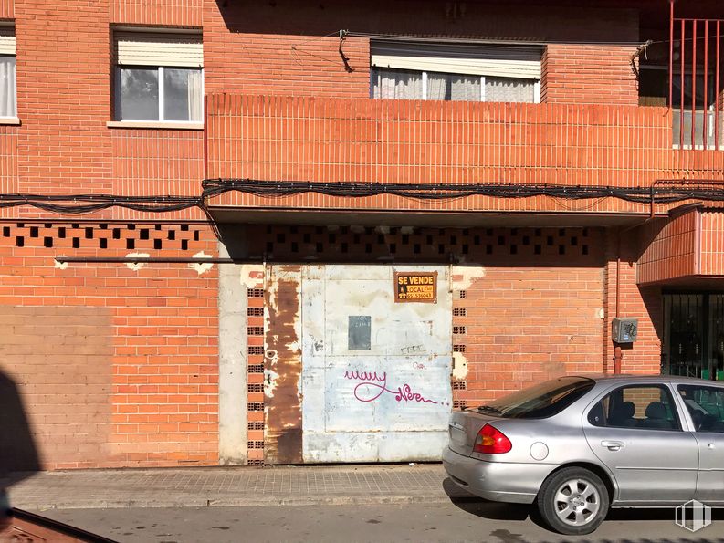 Local en alquiler y venta en Calle Castilla La Vieja, 2, Ciempozuelos, Madrid, 28350 con rueda, neumático, coche, ventana, puerta, luz de estacionamiento automotriz, propiedad, vehículo, iluminación automotriz y edificio alrededor