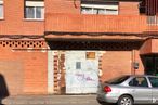 Retail for sale & for rent at Calle Castilla La Vieja, 2, Ciempozuelos, Madrid, 28350 with wheel, tire, car, window, door, automotive parking light, property, vehicle, automotive lighting and building around