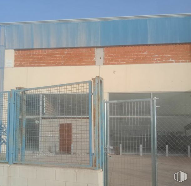 Industrial for sale at Calle Hospital, Ontígola, Toledo, 45340 with mesh, composite material, metal, fence, wire fencing, iron, chain-link fencing, shade, building material and gate around