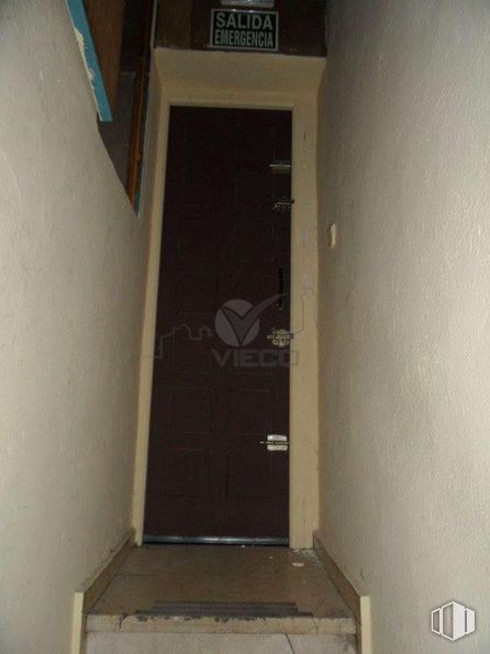 Retail for rent at Zona Fermín Caballero, Cuenca, 16004 with door, wood, fixture, building, floor, stairs, house, flooring, gas and ceiling around